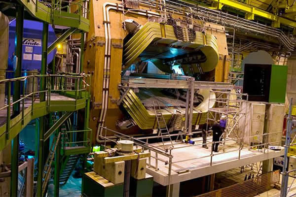 ŷ�޴���ǿ�Ӷ�ײ������2015������