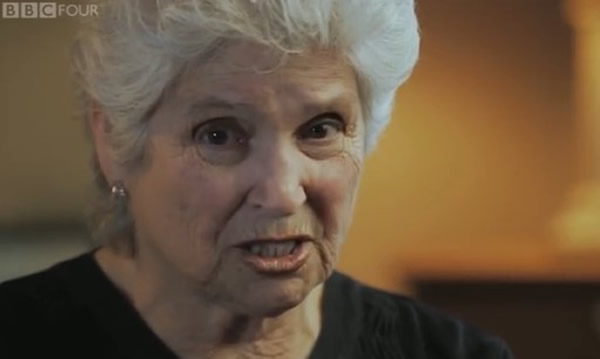 美国老妇自爆年轻时除教海豚说英文外甚至和海豚做爱