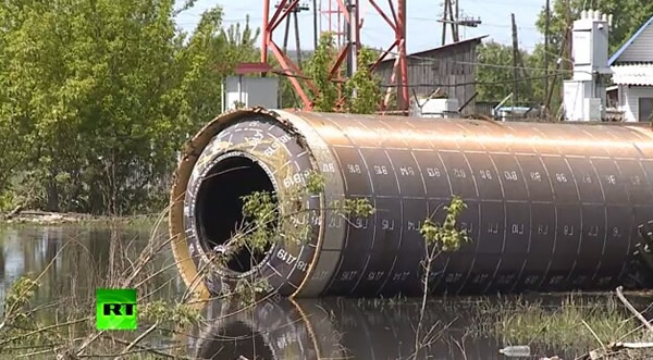 俄罗斯西伯利亚南部发现一枚重达5吨破损导弹 里面竟然还有两只小狗