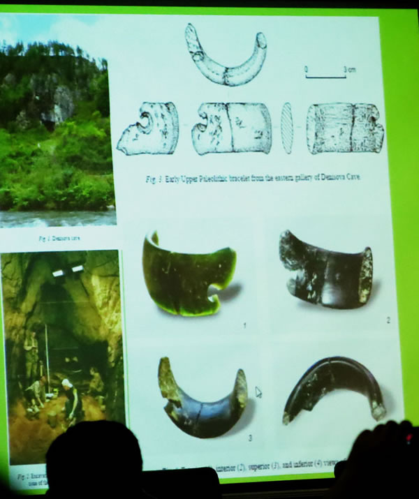 阿尔泰古洞穴遗址中出土目前发现最早的玉镯