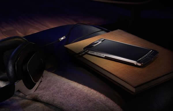 ȫ��֪���ݻ��ֻ�����Vertu�Ƴ������콢���ݻ������ֻ�Vertu Signature Touch