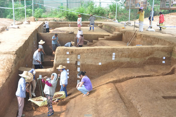 东壕沟发掘现场