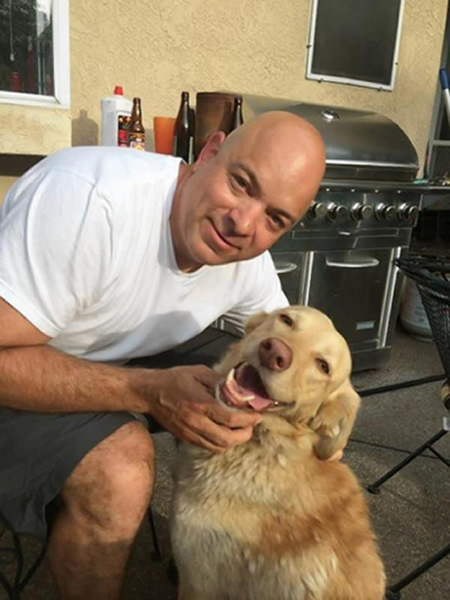 金毛猎犬走失两年仍原地等主人终团聚