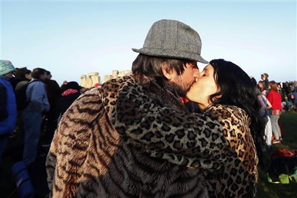 һ�������ھ�ʯ��ǰӵ��