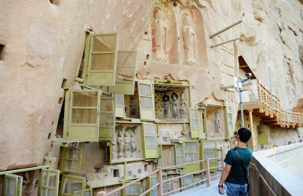 丝绸之路上的甘肃永靖县炳灵寺石窟