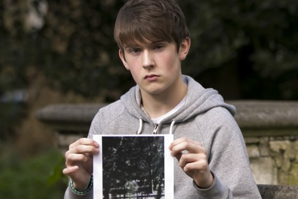 法国北部一战德军公墓拍摄到半透明英军鬼影