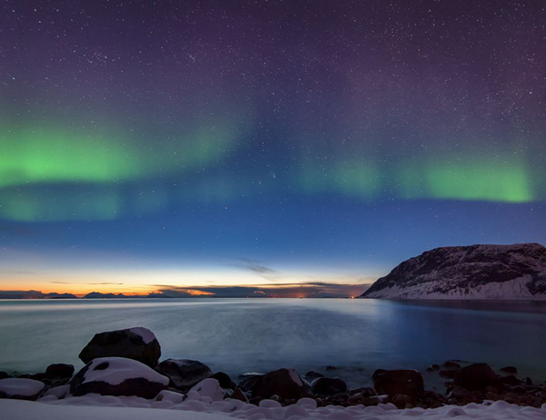 令人惊叹的北极光(作者:Rune Johan Engeboe)