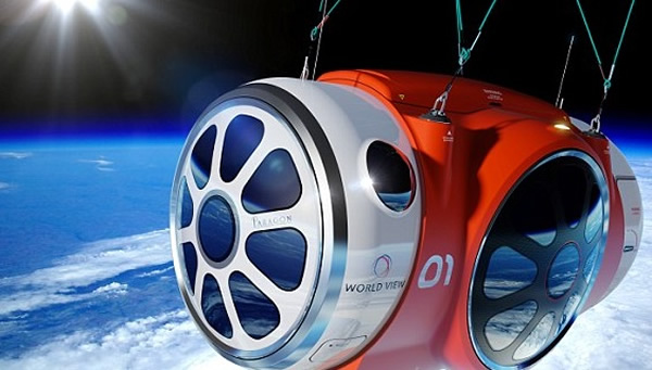 名为“航行者”的新式升空胶囊,每次可载2名船员与6名乘客。