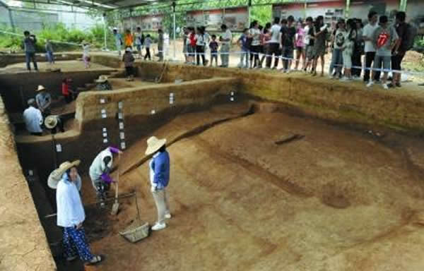 正在发掘的壕沟遗址现场对外开放