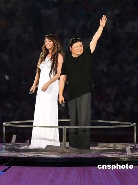 2008��8��8�������������˻ῪĻʽ�ӽ�β��ʱ�̣��й������и���������Ӣ������Ů����ɯ������������Sarah Brightman���ڡ��񳲡����빲ͬ�ݳ�������