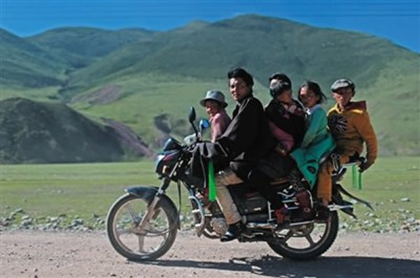 �������Сͯ��ɽ���ڳ��