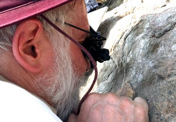 �ߴ�ɽ�һ��Ķϴ�����չ��