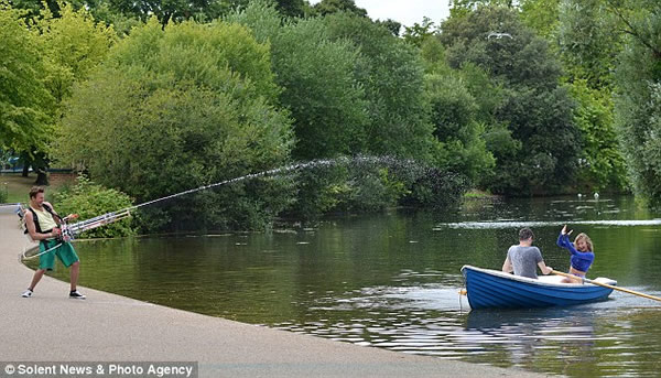 Ӣ���׶ع���ʦ����ȫ�����������ļ����֣�Gatling gun���Զ�ˮǹ