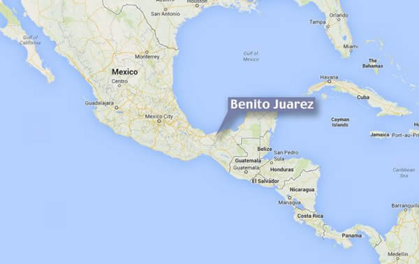 墨西哥村民乱棍打死7.6米长巨蟒