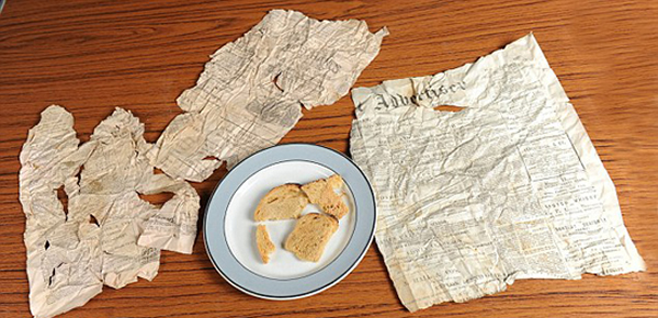 与三明治同时被发现的还有一份1896年的地方报纸