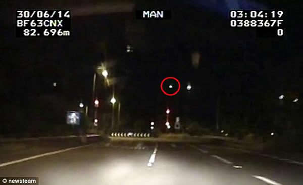 英国西米德兰兹郡附近拍摄到神秘火球 或是罕见火流星