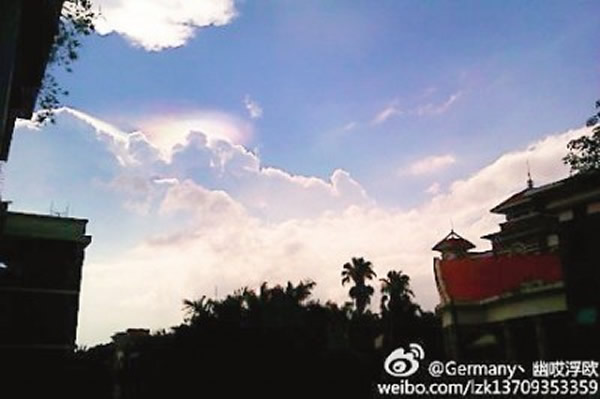 福建省漳州、厦门两地出现七彩祥云
