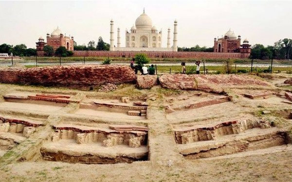 印度考古学家在泰姬玛哈陵对面发现疑为传说中的“黑色泰姬陵”