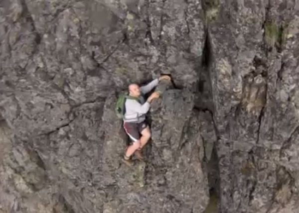 ����һ�����ӱ����ڻ�ʢ��������ͼ�Զ�һ����������