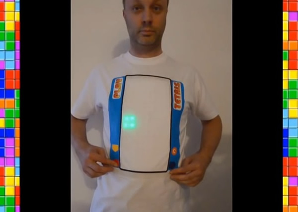 卢森堡的Marc Kerger自制了一件可以玩俄罗斯方块的T恤