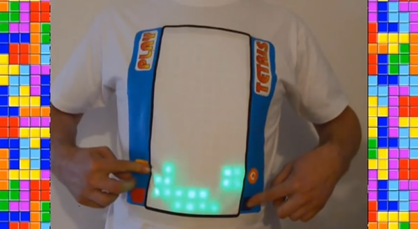 透过按钮就可以控制方块移动