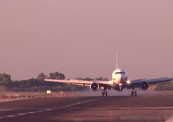 波音767客机最终安全降落