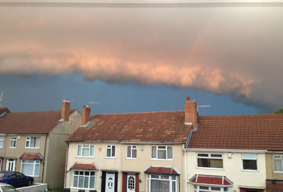 Ӣ������˹�ж���ճ��ֲ�����Ƶ�׳�۾���