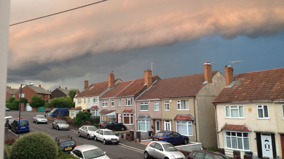 Ӣ������˹�ж���ճ��ֲ�����Ƶ�׳�۾���