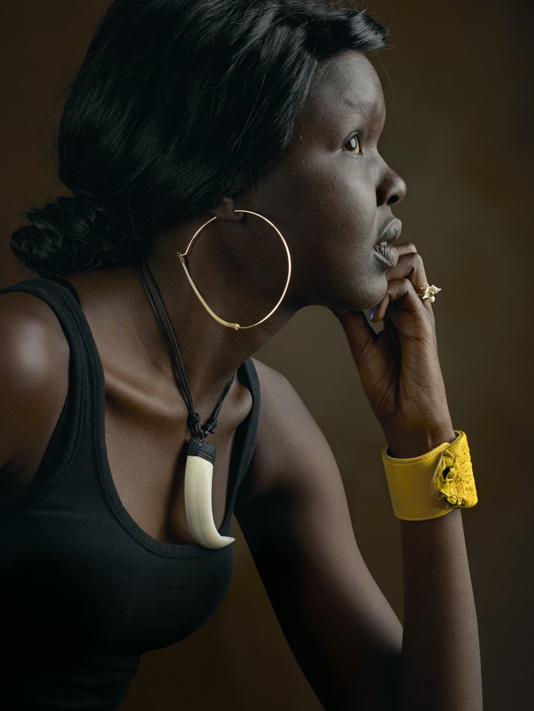 �������ϵ�ʱ�У���������ƳɵĽ�ָ������������ֻ���Ұ����������Photo: Rebecca Hale, NGM staff