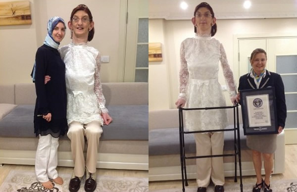 17ŮRumeysa Gelgi2¼