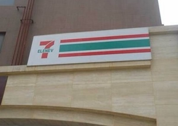 �Ĵ�ۯ���ϳɹ�·����ĳ¥�����̵�ɽկһ���֣�ī�Ϳˡ������ͽ���