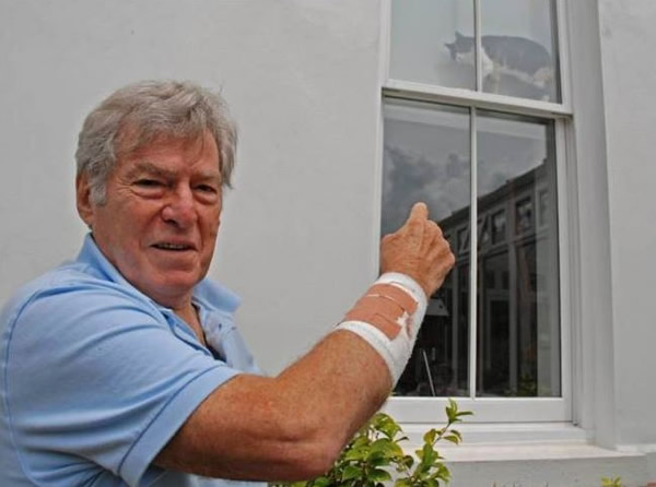 ����è�����ţ������Ұ��ҧ�����ˣ��������첻���뿪��