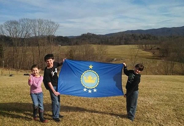 美国男子在无人沙漠插上国旗成立“北苏丹王国”只为女儿一句“想做公主”