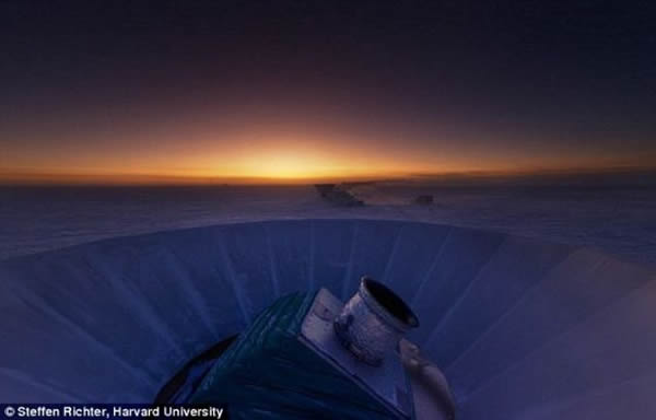 今年3月份，设在南极的Bicep2 探测器发现支持宇宙大爆炸的证据。然而它的数据可能也具有其他的意义