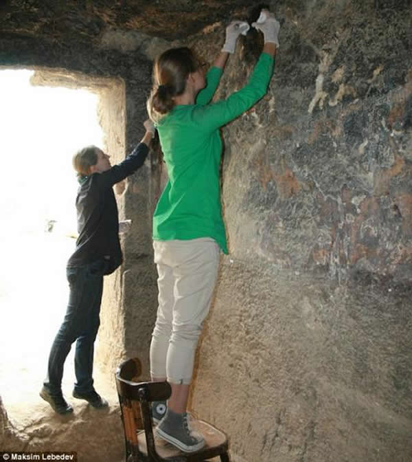 埃及开罗古墓中发现4300年前壁画