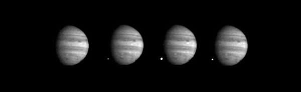 美国宇航局伽利略探测器拍摄苏梅克-列维9号彗星大块碎片击中木星的情景