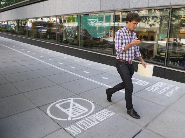 ��Ȼ�л��֣����ǵ�ͷ��һ���������ע�⵽���ϱ�ʾ��