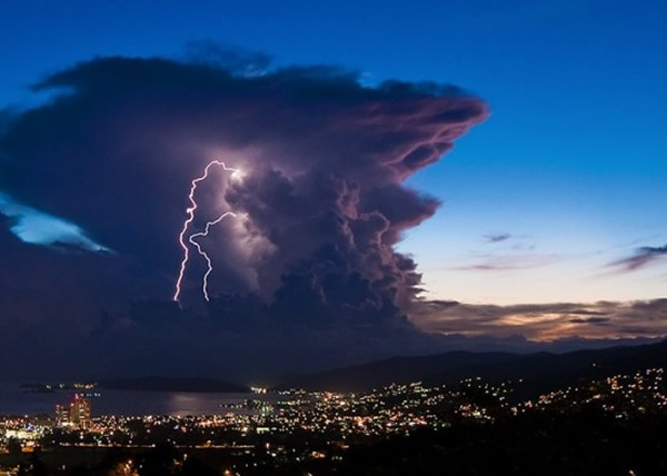 ����MH17�⵼�����䣺����MH17�ͻ�ƫ�뺽���ɱ�������