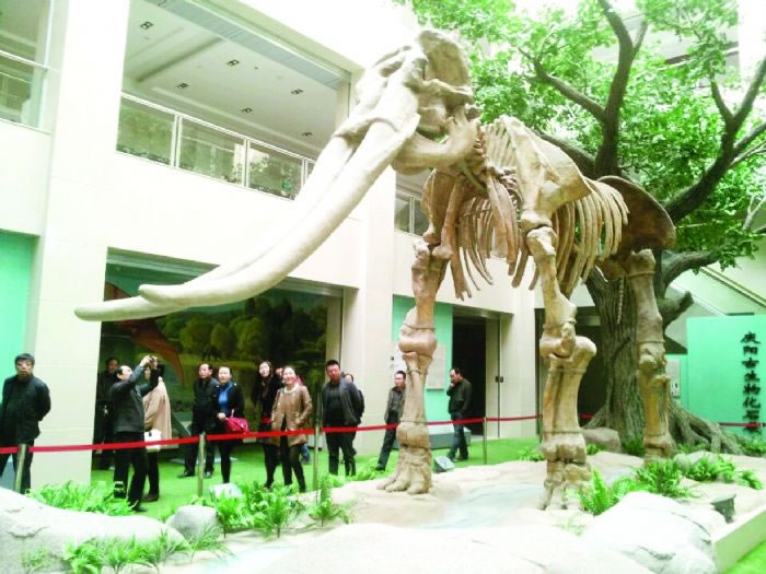 �����в���ݳ��еĻƺӹ���ģ�͡��๩ͼ