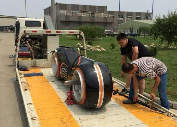 南京电影爱好者花近100万元购买美国科幻电影《创战纪》中的道具摩托车“特隆”