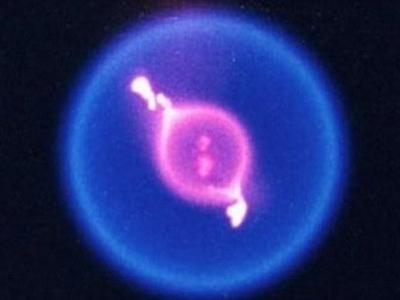 国际空间站宇航员太空玩火