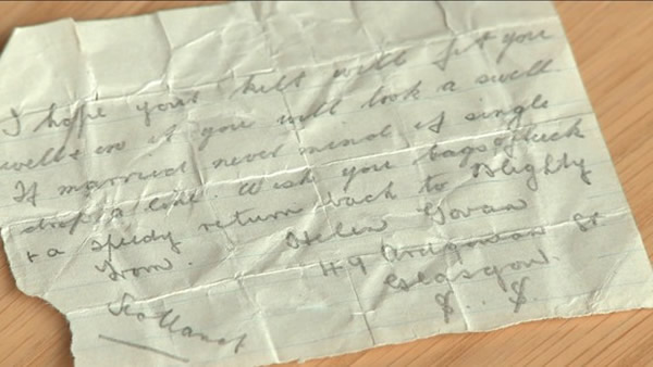 Ӣ���洫��һ�������սʿ���ո���ȹ����ʱ���ⷢ�ְ�������