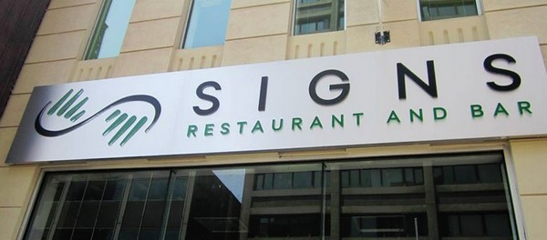 加拿大第一家只雇用听障人士的餐厅“Signs” 只能使用手语来点菜