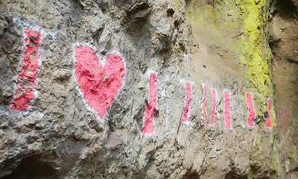 ����ӡ�ڰ�����4ǧ3��������ʷ��ʯTamanowas Rock����������д�ϡ��Ұ������