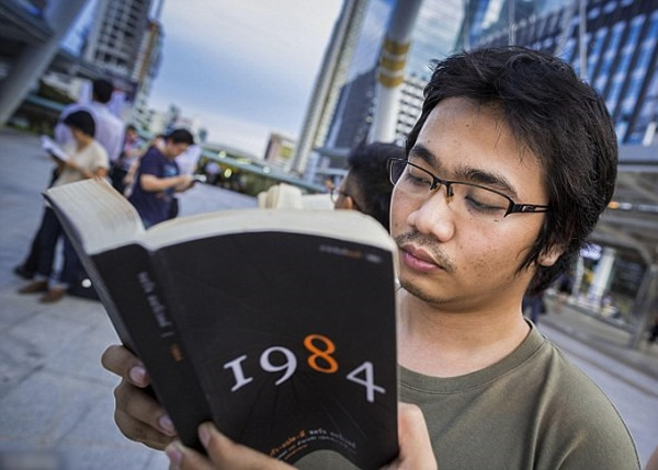 菲律宾杂志警告赴泰国游客勿带英国作家奥威尔的名著《1984》