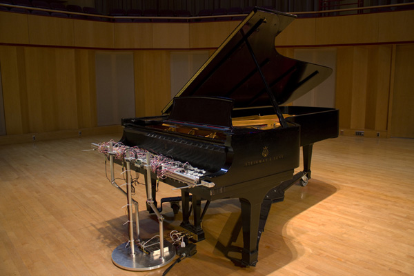 ��е�ֻ�����ƶ�λ�ü���̬���ò�ͬ���ȼ��ٶȵ��ࡣ