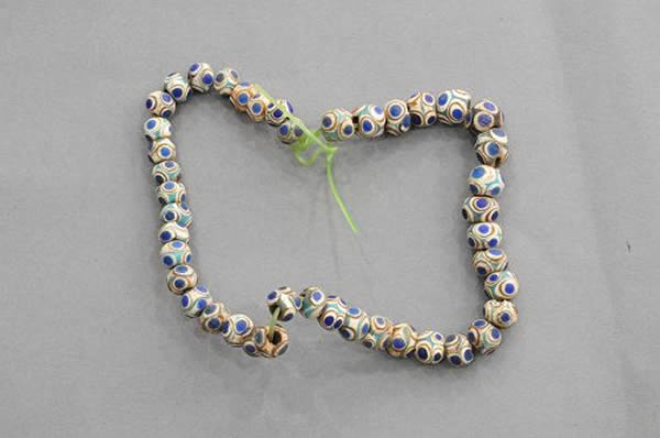 随州擂鼓墩M1(曾侯乙墓)出土的战国早期玻璃珠