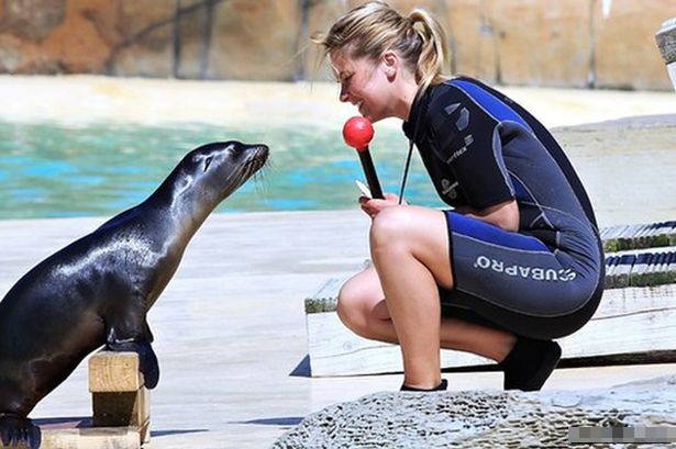 Ӣ��27��Ů�����Ժ������� �о���ʨ���˶ʿѧλ