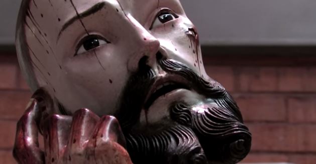 墨西哥科学家对一尊18世纪耶稣塑像做X光检测发现雕像口腔内藏有8颗人类牙齿