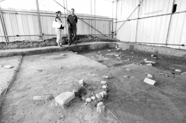 下川遗址发掘出的火塘遗迹